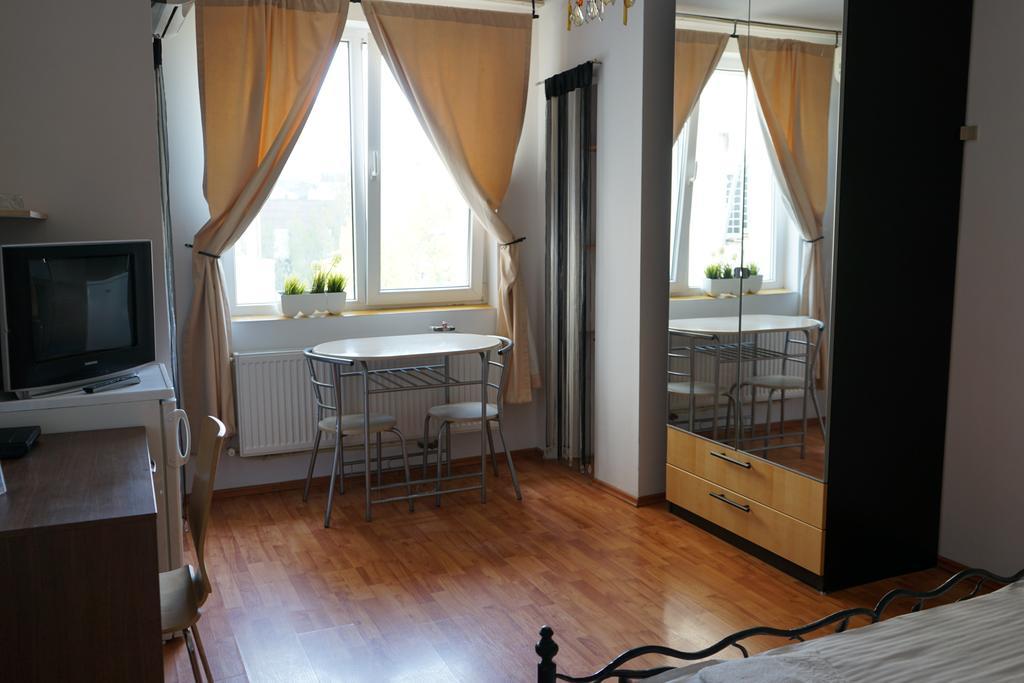 Agentia H Accommodation Бухарест Экстерьер фото