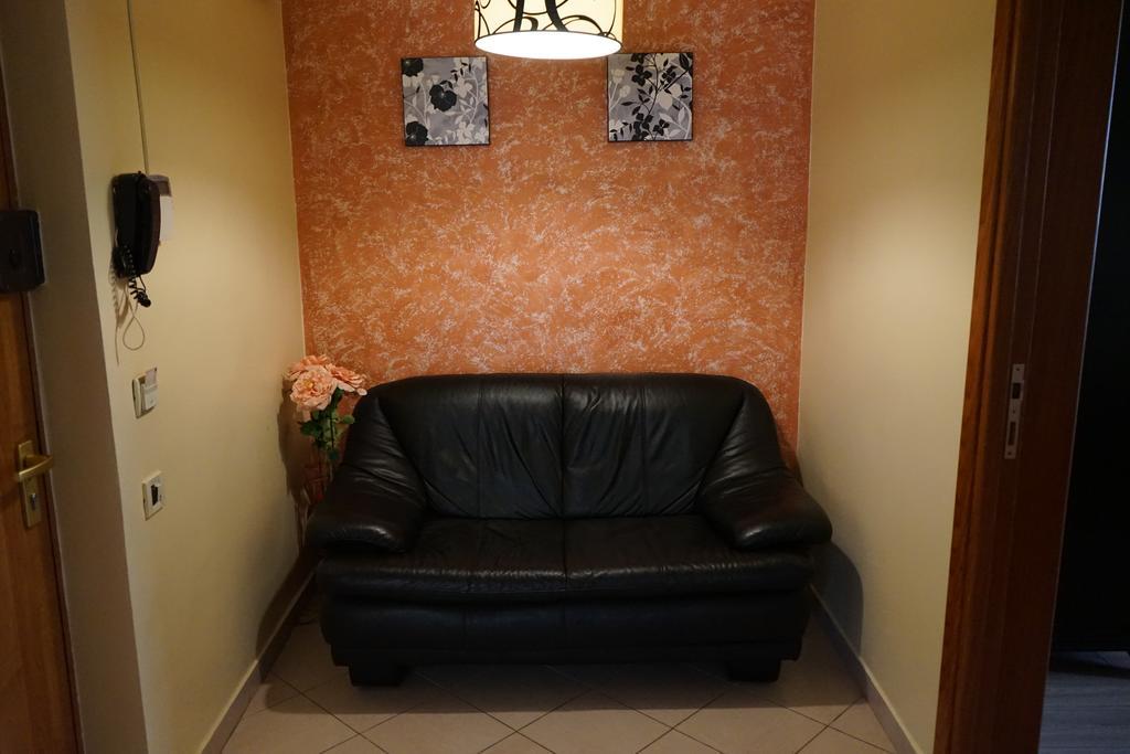 Agentia H Accommodation Бухарест Экстерьер фото